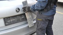 Bič na neplatiče pokut. Strážníci zabavují „espézetky“, přijít můžete o celé auto