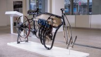 Škoda Muzeum vystavuje první českou motorku s řadovým čtyřválcem. Vznikla před 120 lety