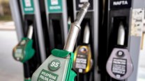 Strop na ceny benzínu a nafty půjde v úterý dolů