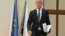 Babiš chápe, že má Pavel k NATO vztah. Na summit ho vzít ale nechce