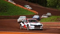 Bahno, déšť a skvělé souboje. Autokros v Nové Pace nabídl velké drama