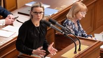 Poslanci budou jednat o podpoře bydlení i změně stavebního zákona
