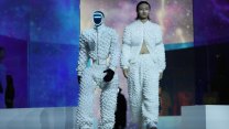 Jeden svět pro všechny. Na Physical AI Fashion Show předváděli humanoidi i lidé