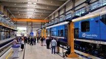 Velký železniční uzel na Vysočině má novou servisní halu pro vlaky, technici se k nim dostanou i shora