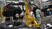 Na daních loni státu nejvíce odvedla Škoda Auto, předstihla ČEZ