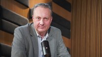 Britové zakazují cigarety chytře. Povolují alternativy, říká adiktolog