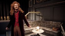 RECENZE: Milostné třeštění na břehu mořském