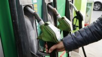 Maximální ceny pohonných hmot o víkendu klesnou