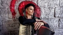Hudební novinky: Kryštof spolupracuje s influencerkou, Ewa odhaluje zákulisí