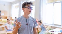 Školství nečekaně zrušilo kombinovanou výuku
