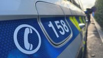 Lupič se zbraní přepadl žďárskou benzinku, pak počkal na policii