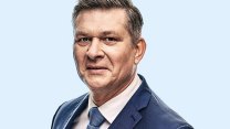 Motorista Beran se vzdal poslaneckého mandátu, vrátí se k diplomacii