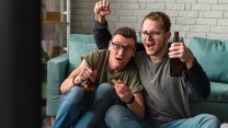 Po zápase rovnou do práce. Noční fandění může odstartovat zdravotní problém, varuje lékař