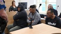 Koridor stál 20 hodin, zloději usekli kabely. Bylo by za ně tak sedm tisíc, řekli u soudu