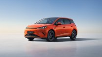 BYD přináší revoluci do revíru Fabie. Dolphin G ujede 1000 km na benzin a elektřinu
