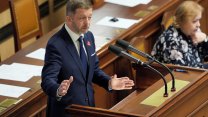 Babiš je skořápkář, který jednou rukou dává a druhou bere, prohlásil Rakušan