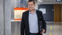 Šifrované mobily jsou běžná věc, řekl exministr u soudu s Dozimetrem