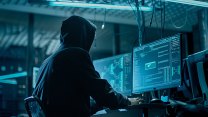 Razie napříč Francií. Policisté zadrželi hackery podezřelé z krádeží dat