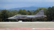 Letadlo směřující z Tel Avivu do Prahy doprovodily maďarské gripeny