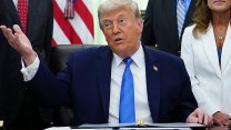 Trump odvolal útok na Írán, ropa následně výrazně zlevnila