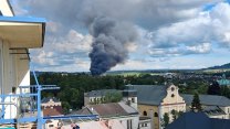 V Havlíčkově Brodě hoří hala. Škoda jde do stamilonů