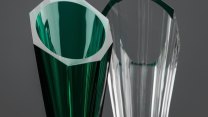 Ajeto. Nejlepší jezdci Tour znovu zvednou nad hlavu trofeje z české sklárny