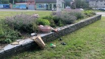 Žena se v centru Boskovic opalovala nahá, šokovala účastníky poutě