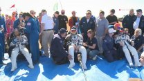 Rusko-americká posádka po osmi měsících na ISS bezpečně přistála v Kazachstánu