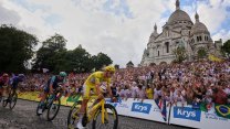 Pogačar popáté ovládl Tour de France, vyrovnal rekord. Vacek v nejlepším týmu