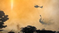 Ohnivé peklo na jižním pobřeží Jadranu. Stovky lidí utekly před požáry na lodích