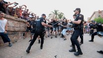 Demonstrace proti turismu na Mallorce se zúčastnilo 25 tisíc lidí, turisté přihlíželi