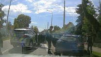 S kradeným zbožím zloději ujížděli v odcizeném autě, dlouho však policii neunikali