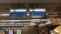 Zní jako Jurinová, ale není to ona. V metru je slyšet nová věta, ale kdo namluvil „její“ linku?