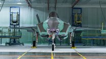První letoun F-35 pro Luftwaffe ve vzduchu. Výrobce ho předá Německu za týden