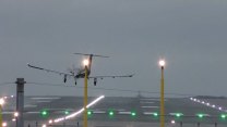 Británii dál trápí kolaps řízení letového provozu, ruší se stovky letů