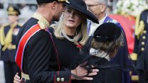 Nemocná královna, plejáda vládců Evropy. Pohřeb Haralda V. v Norsku zastavil čas