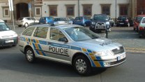 Hromadná rvačka ovlivnila provoz v centru Prahy. Létala i násada od krumpáče