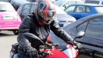 Za špatné nebo chybějící plexisklo na helmě čeká motorkáře nemalá pokuta