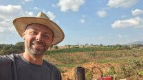 Káva, šizení a život bez hodinek. Čech popisuje realitu farmaření v Tanzanii