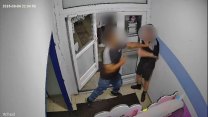 Muž si nasadil kovový boxer a zaútočil. Brutální napadení v klubu v České Lípě prověřuje policie