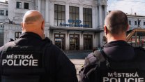 V brněnské hospodě se pohádaly budoucí tchýně. Rozvášněné rodiny krotili strážníci