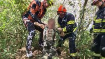 Rybář na Zlínsku uvízl v úzké šachtě, zachránili ho hasiči