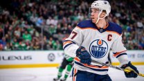 Čisté šílenství, nechápou v NHL McDavidův start. Mluví se o nemyslitelném