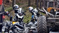 Motorkář nedobrzdil a narazil do traktoru. Stejně dopadl i druhý, který jel za ním