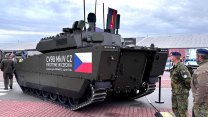 Vojenská základna v Letňanech. Prim hrály těžké stroje, podívejte se na některé z nich