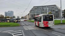 Tramvaj v Praze 6 srazila chodce. Nehoda omezila dopravu