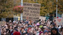 ON-LINE: Ruce pryč od poplatků. V Praze se chystá demonstrace za ČT a rozhlas