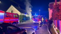 Při nočním požáru rodinného domu na Chebsku zemřel člověk