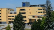 Spor dvou mužů vylekal nejen pacienty i personál nemocnice ve Frýdku-Místku, jeden měl být ozbrojen