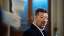 Peníze na veřejnoprávní média půjdou z rezerv. Schodek rozpočtu to nezvýší, řekl Okamura